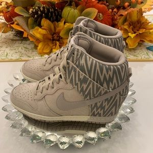Nike dunk sneaker wedge women’s tan color size 7.5